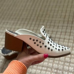 🐆Just Fab by Jessie James Decker studded  slides